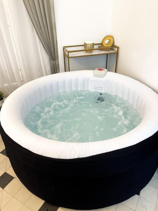 LimayRomantique Jacuzzi, Au Chateau A 30 Min De Paris公寓 外观 照片
